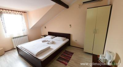 Prenoćište Stojić Novi sad, sobe i apartmani, Частный сектор жилья Novi Sad, Serbia