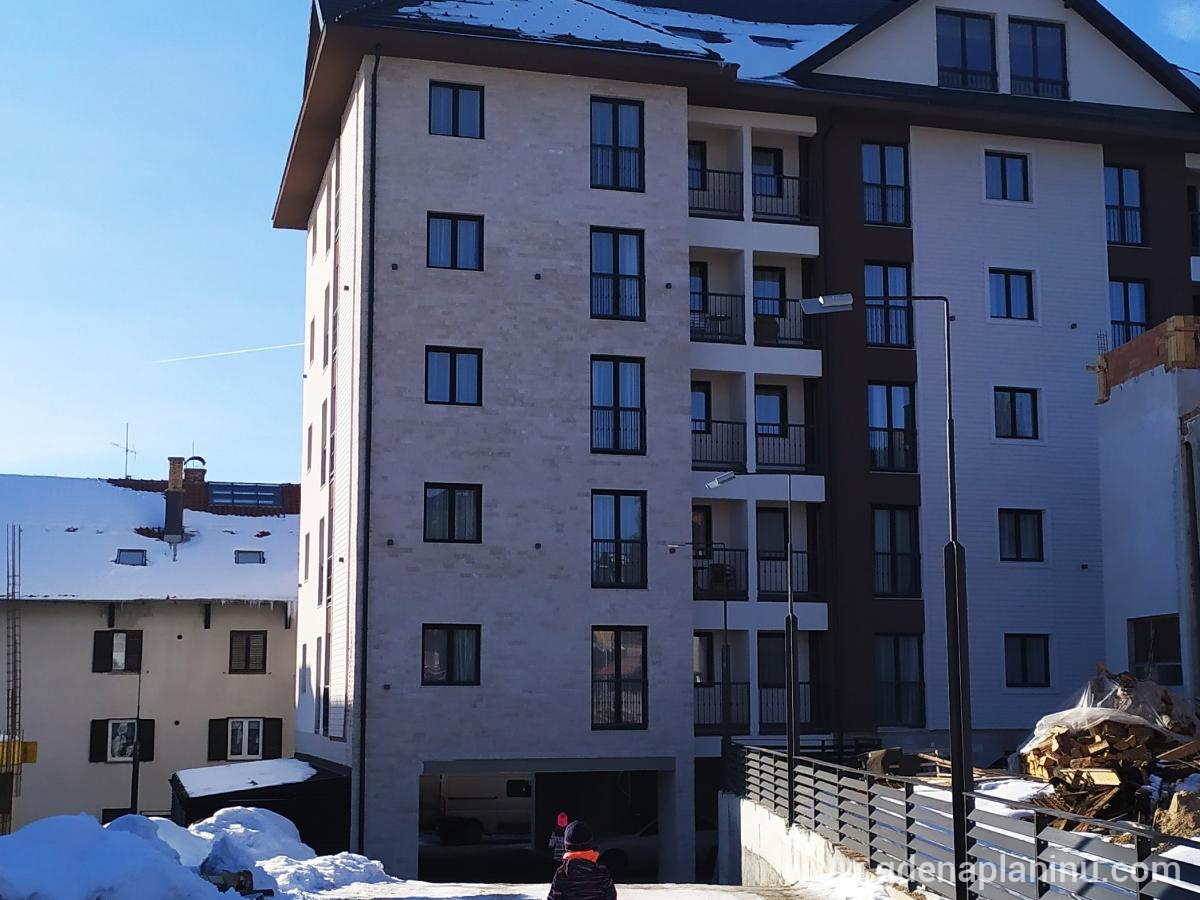 Zlatibor Apartman Centar Lux sa Garazom , alloggi privati a Zlatibor, Serbia - 20. Zgrada