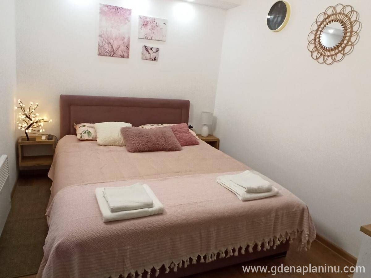 Apartman Nina – Brzeće, Kopaonik, Magán szállás a községben Kopaonik, Serbia - Bračni krevet
