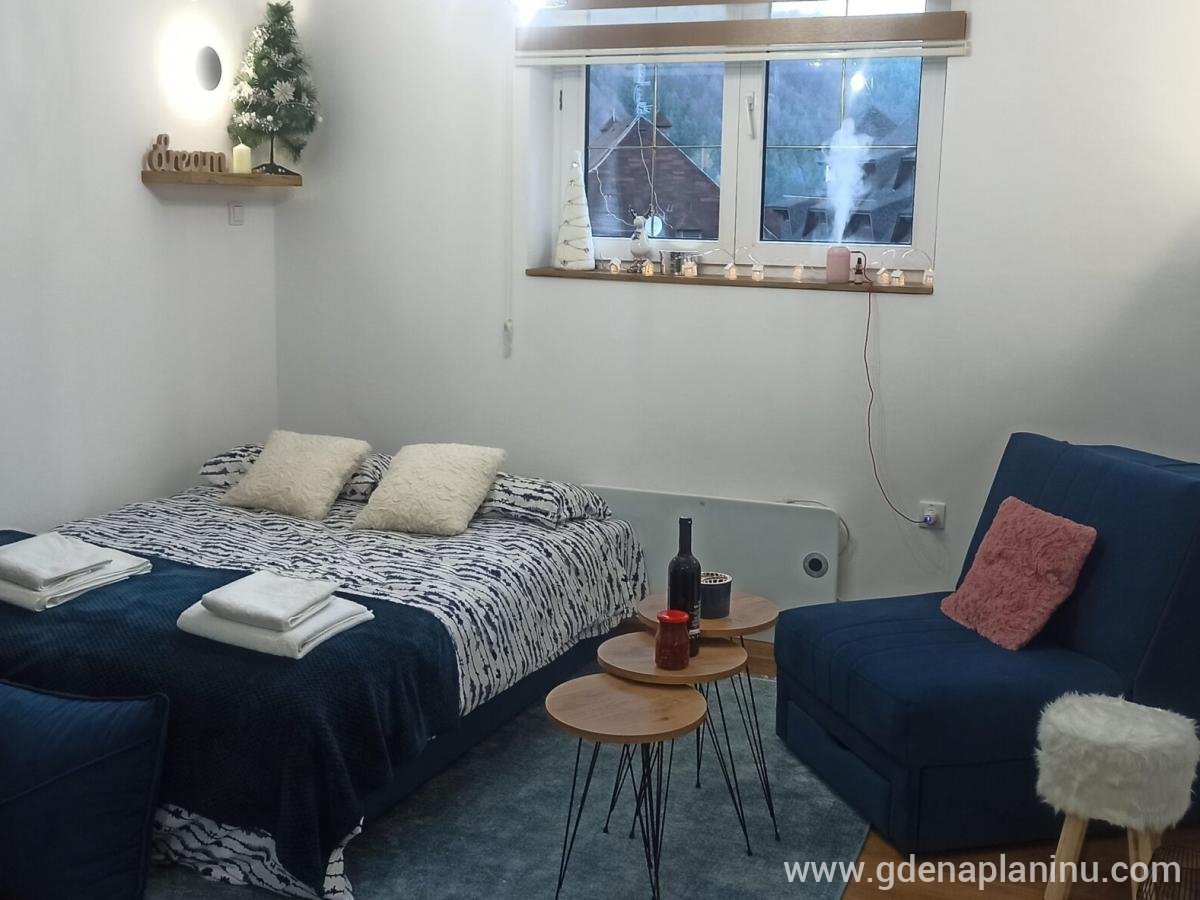 Apartman Nina – Brzeće, Kopaonik, Magán szállás a községben Kopaonik, Serbia - Ležajevi u dnevnom boravku
