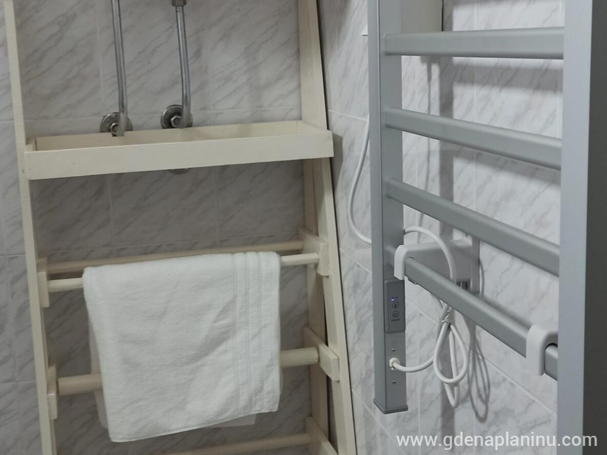 Apartman Nina – Brzeće, Kopaonik, Magán szállás a községben Kopaonik, Serbia - Kupatilo i sušač peškira
