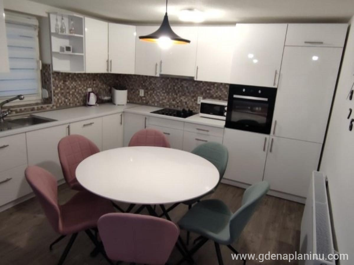Villa Noa, alloggi privati a Kupres, Bosnia ed Erzegovina - Druga kuhinja i trpezarija