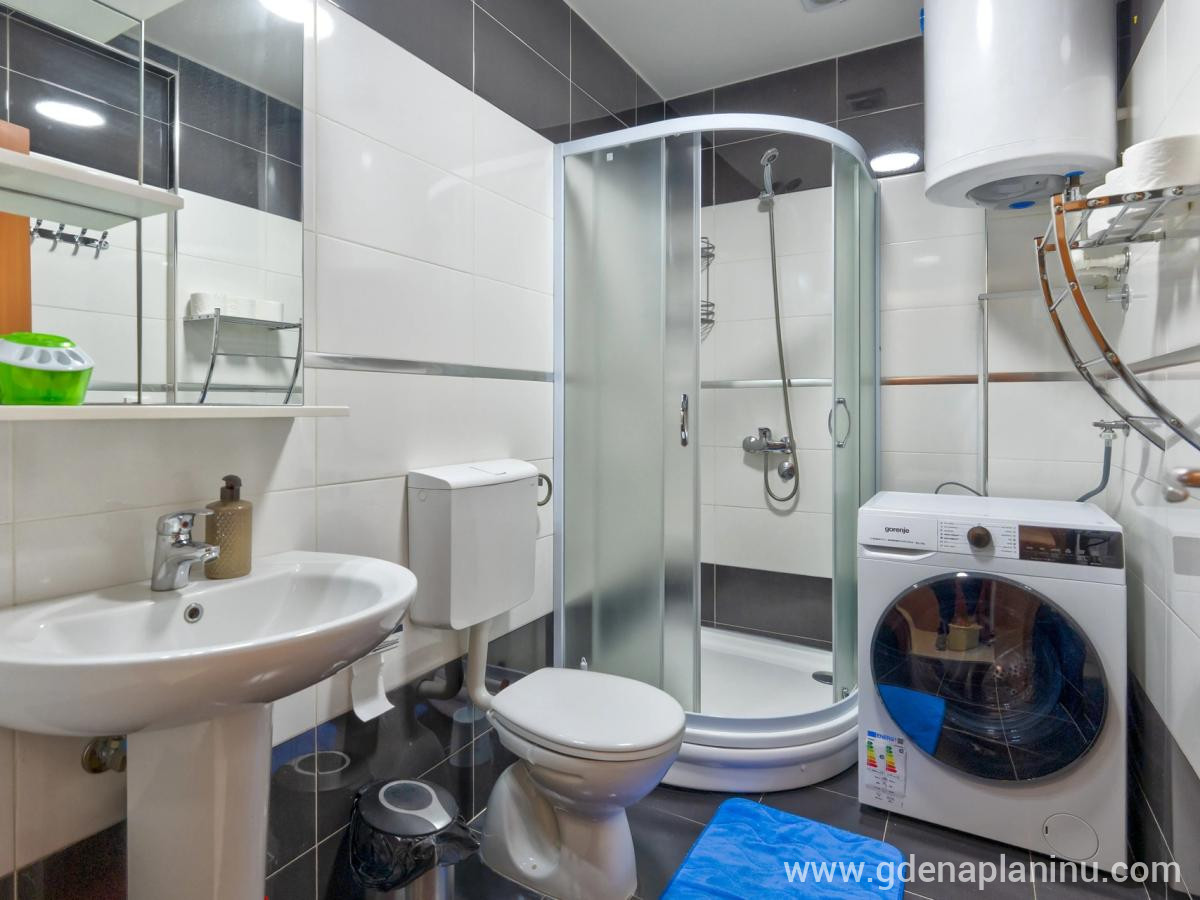 Apartman Simonović, ενοικιαζόμενα δωμάτια στο μέρος Zlatibor, Σερβία - Μπάνιο με ντους και πλυντήριο ρούχων