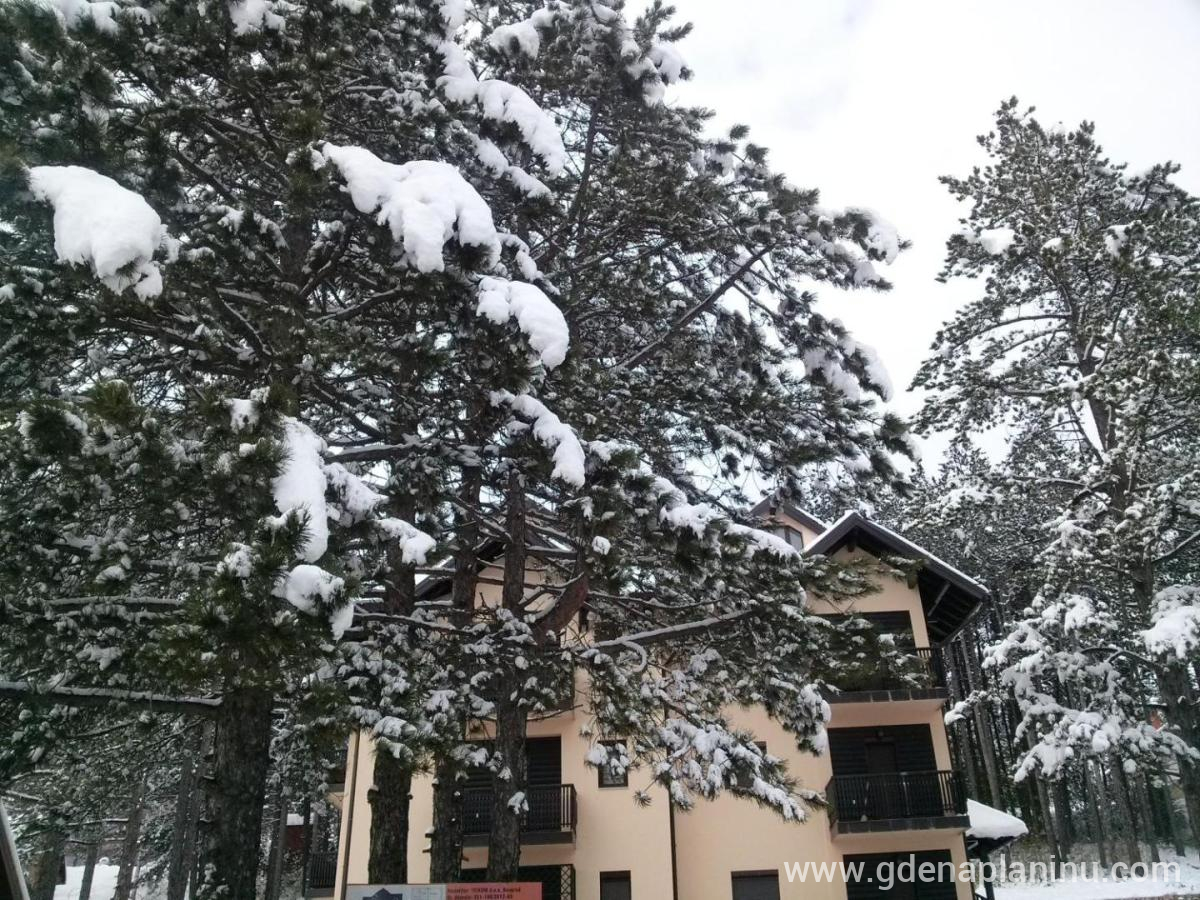 Apartman Voja 15, logement privé à Zlatibor, Serbia - Zgrada zimi