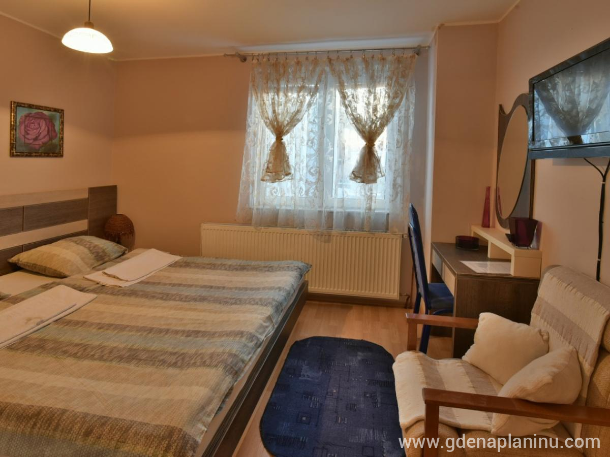 Vila Sofija Zlatibor, Soba 10, alojamiento privado en Zlatibor, Serbia - 12