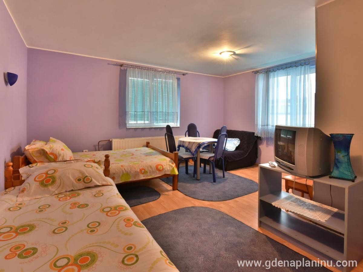 Vila Sofija Zlatibor, Studio Apartman 2, alojamiento privado en Zlatibor, Serbia - viber image