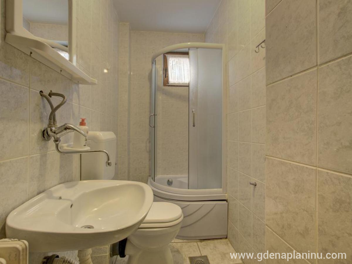Apartmani Bili, DVOETAŽNI APARTMAN S 4 SPAVAĆE SOBE I TERASOM, частни квартири в града Jahorina, Босна и Херцеговина - AG12-1