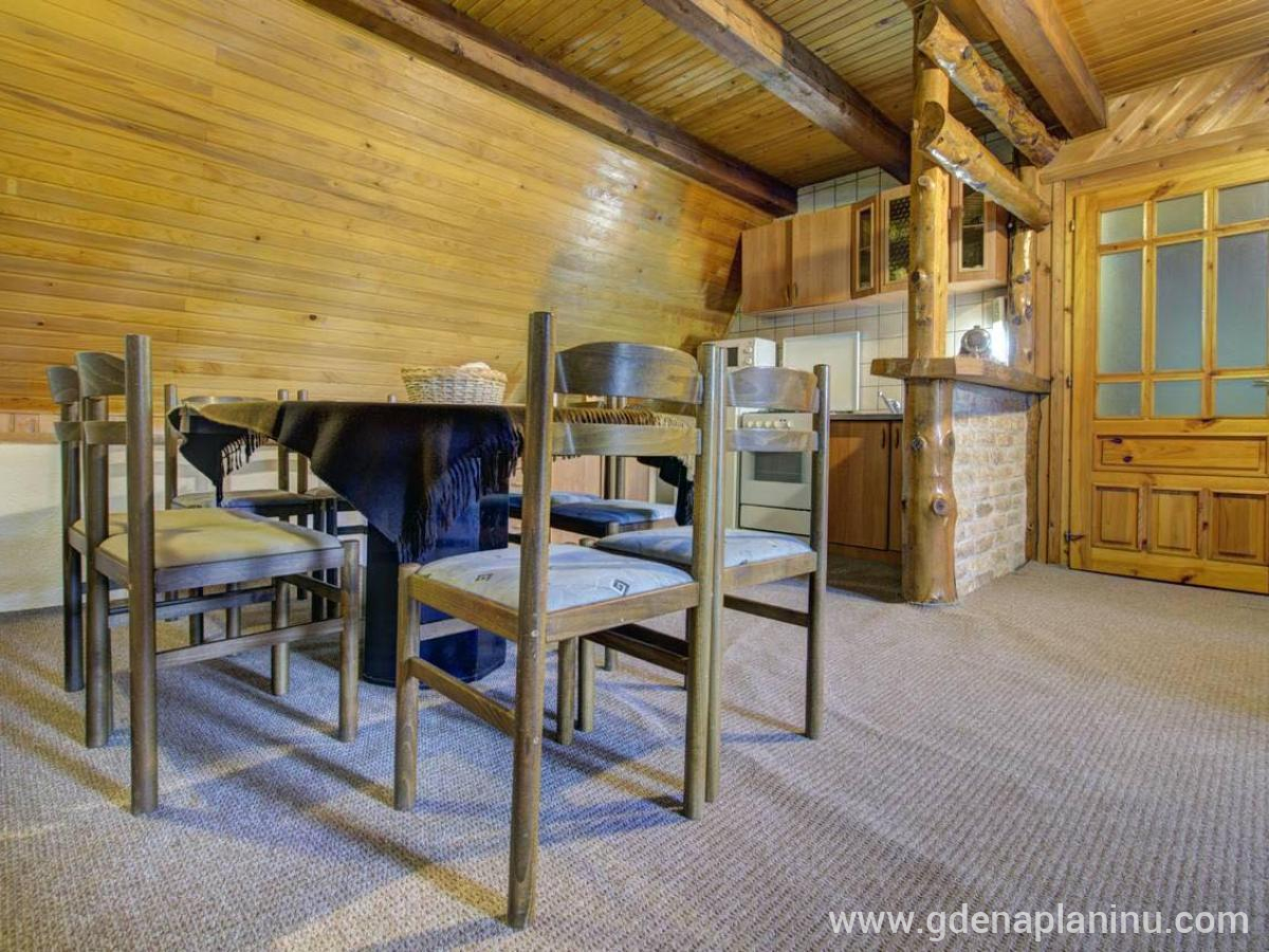 Jahorina Apartmani Dobro, Apartman sa terasom, Magán szállás a községben Jahorina, Bosznia és Hercegovina - 246356779_303227074647141_3072527453170619782_n