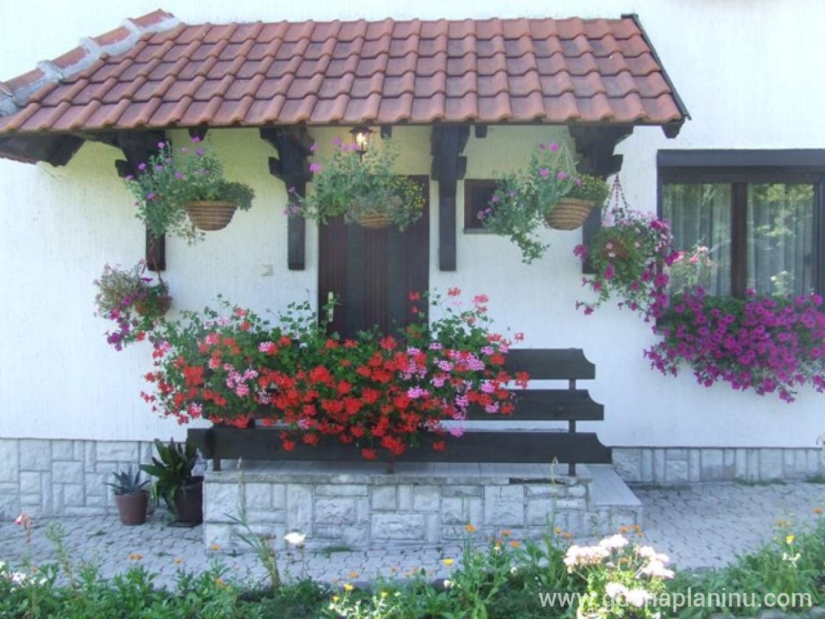 Apartman "Kao kod kuce" Knezevic, alloggi privati a Zlatibor, Serbia - Ulaz
