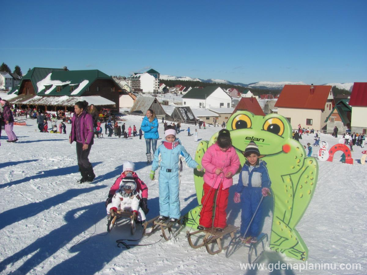 Restoran-Pansion Javorovača, zasebne nastanitve v mestu Žabljak, Črna gora - Ski Škola