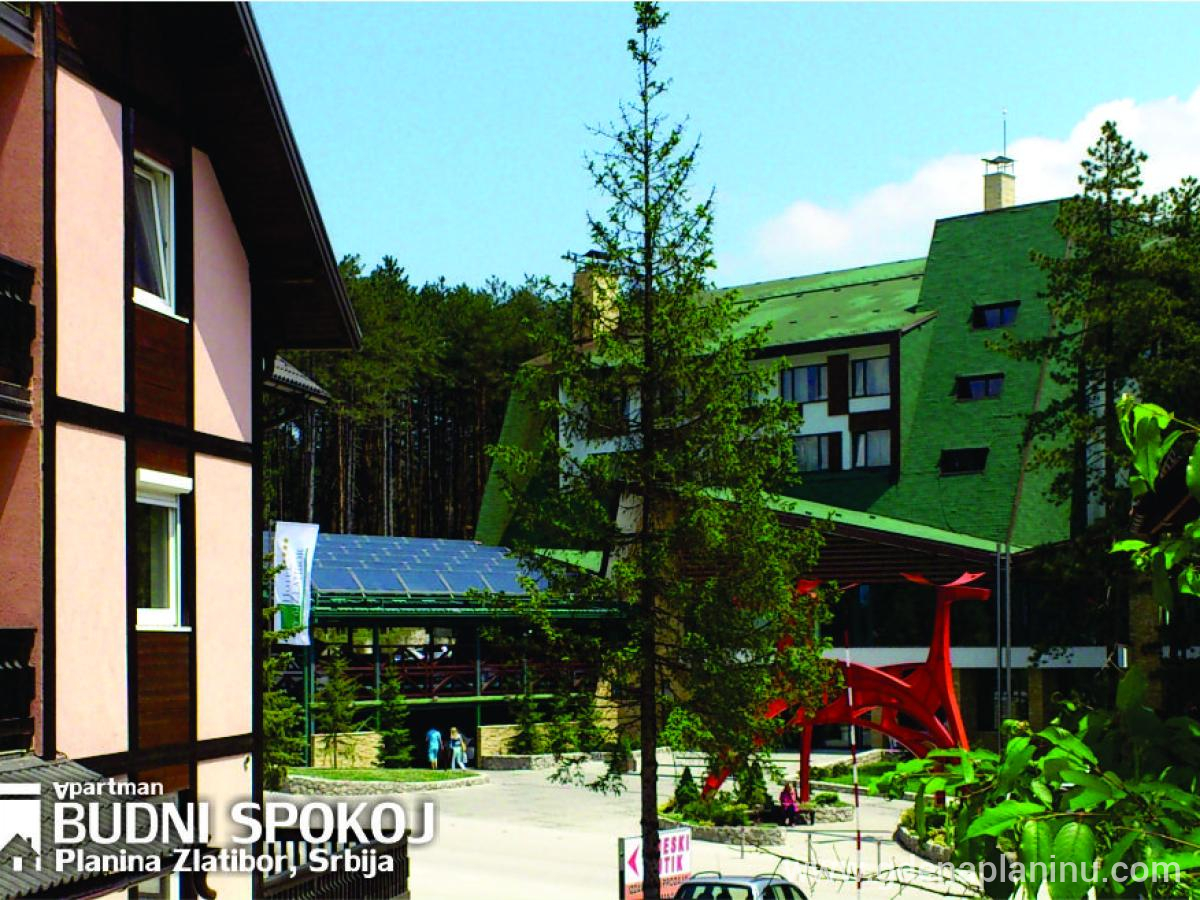 Zlatibor centar, Apartman BUDNI SPOKOJ, logement privé à Zlatibor, Serbie - Pogled ispred ulaza