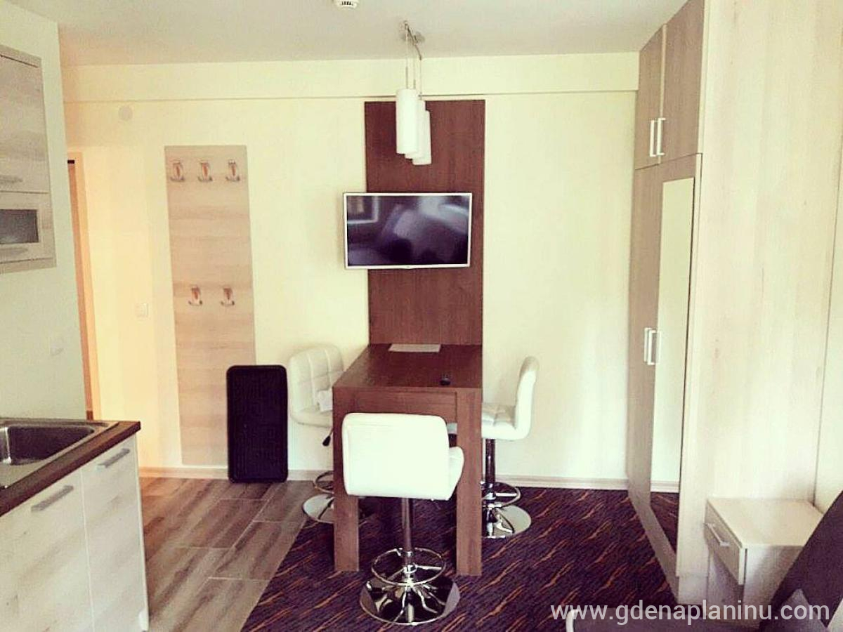 Vila Zvončica - Apartman "Mina", privatni smeštaj u mestu Kopaonik, Srbija - 46471908_1967099620064378_4113086443310546944_o