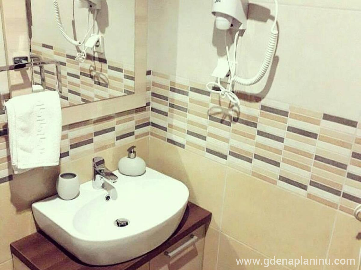 Vila Zvončica - Apartman "Olga", zasebne nastanitve v mestu Kopaonik, Serbia - 46745619_10215351366750393_4859548615439286272_o