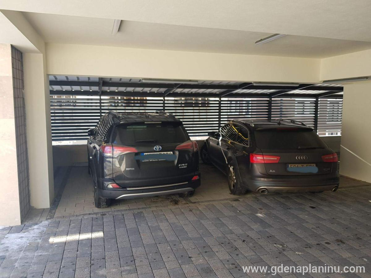Zlatibor Apartman Centar Lux sa Garazom , alloggi privati a Zlatibor, Serbia - 17.Garage