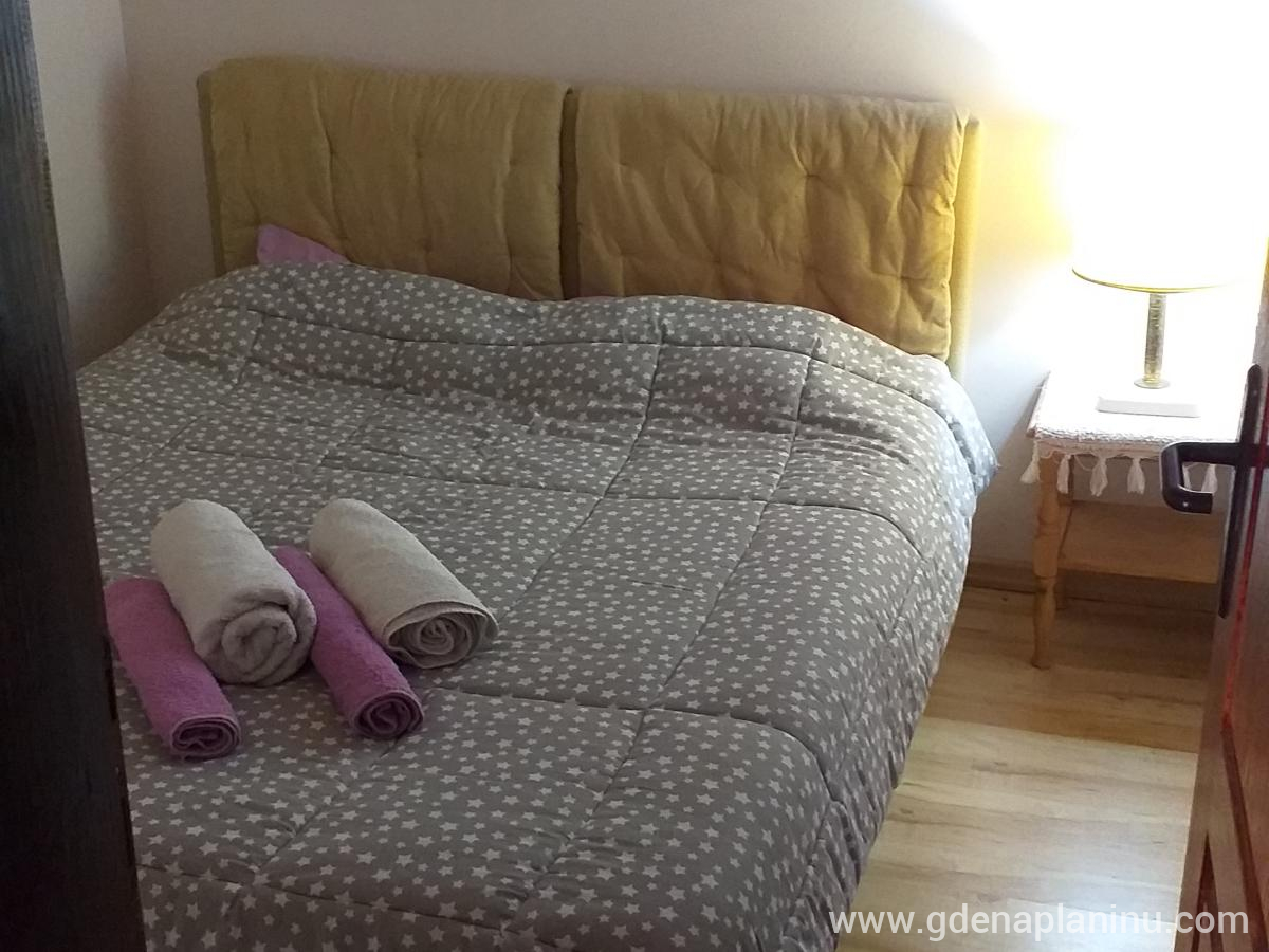 Apartmani Damjan , zasebne nastanitve v mestu Vlasinsko jezero, Serbia - Apartman na spratu
