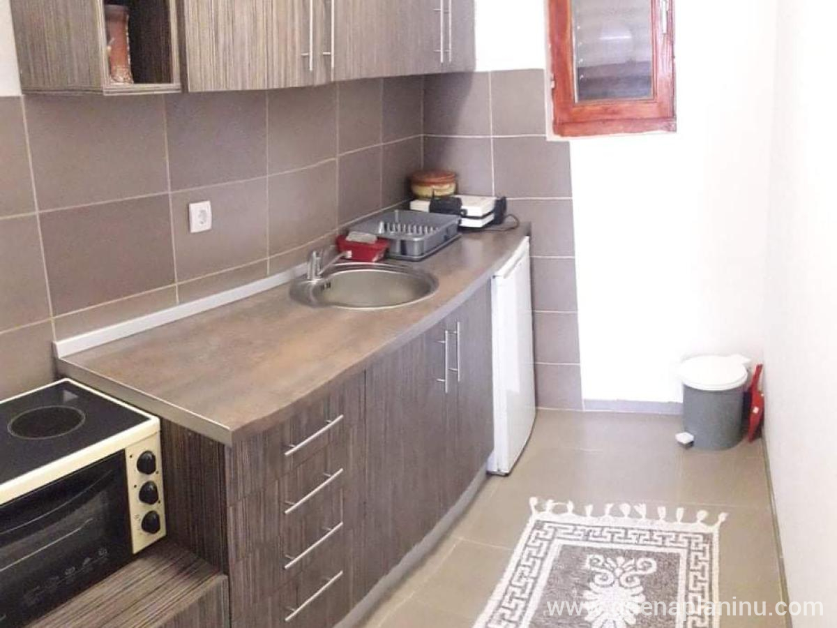 Apartmani Damjan , zasebne nastanitve v mestu Vlasinsko jezero, Serbia - Apartman na spratu