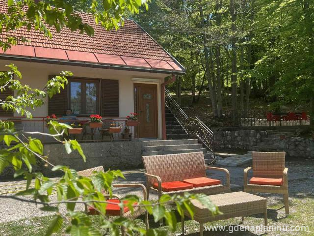 Vikendica Silenzio, privatni smeštaj u mestu Lovcen Cetinje, Crna Gora