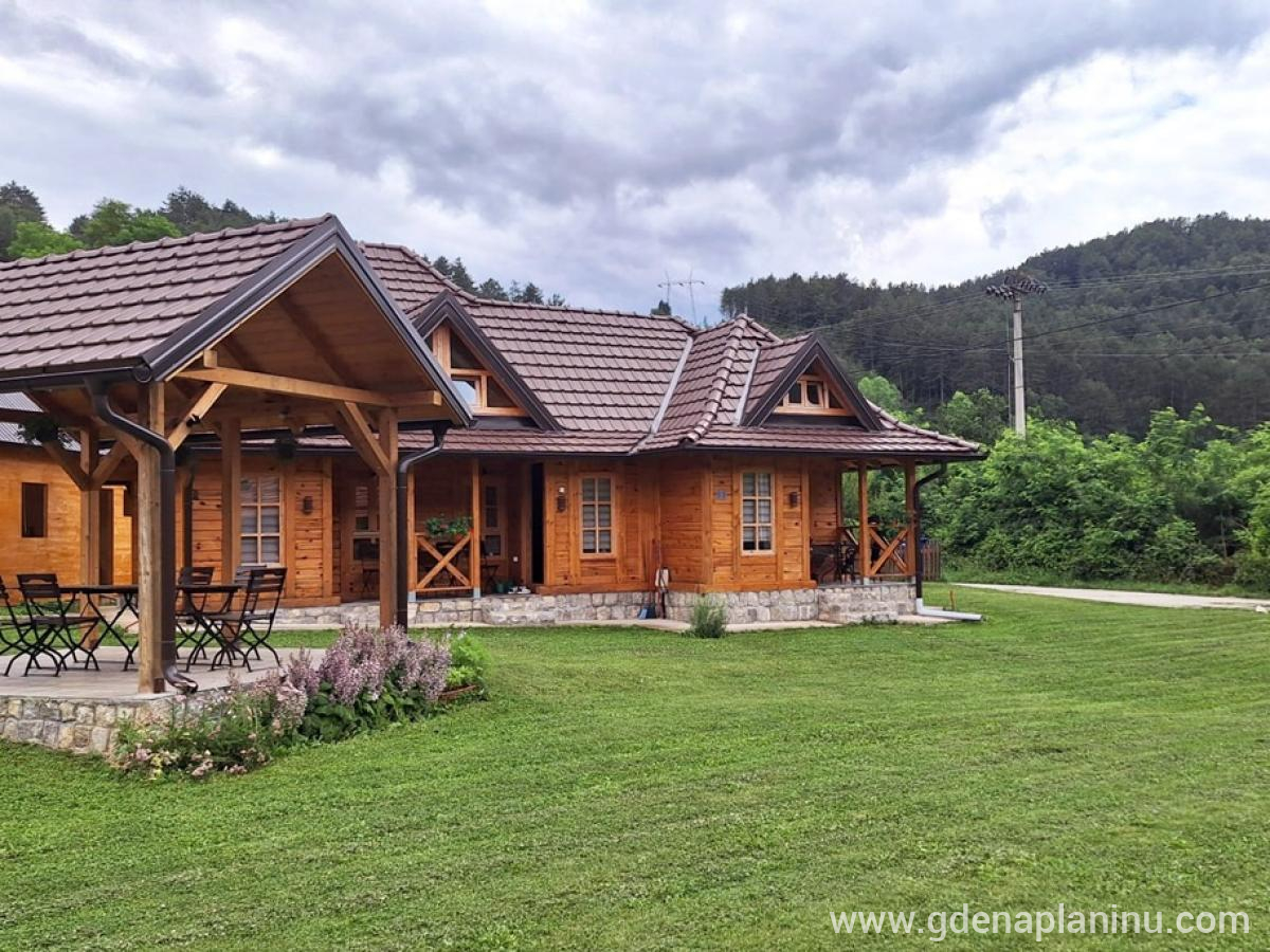 Apartmani Mateja – Mokra Gora, logement privé à Mokra Gora, Serbie - Appartements Mateja – cour et extérieur