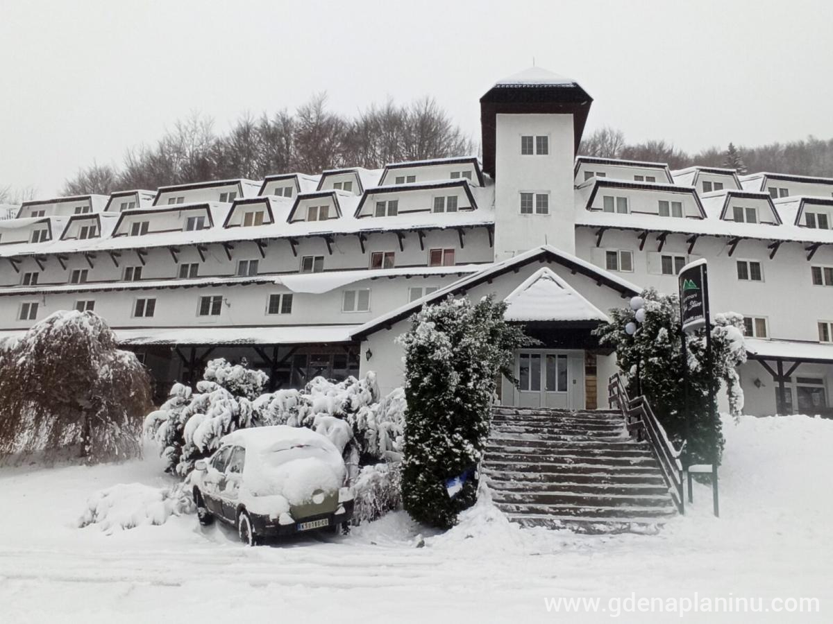 Apartman Nina – Brzeće, Kopaonik, Privatunterkunft im Ort Kopaonik, Serbien - Gebäude Bele staze im Winter