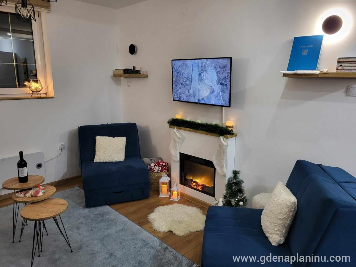 Apartman Nina – Brzeće, Kopaonik, Privatunterkunft im Ort Kopaonik, Serbien - Wohnzimmer und Kamin