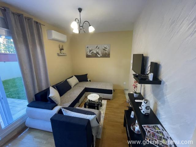 Bella Vita 2, апартамент в Bella Vita apartmani, частни квартири в града Zlatibor, Сърбия