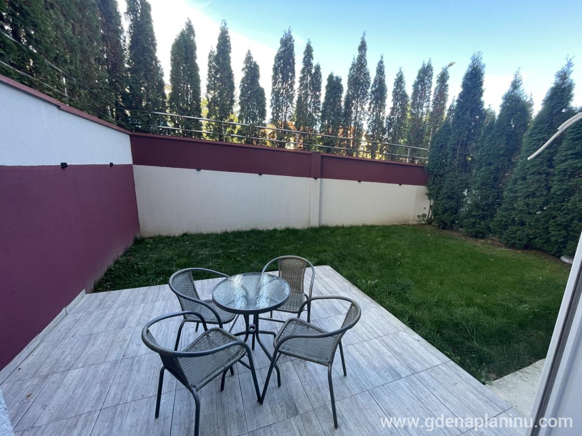 Bella Vita apartmani, Bella Vita 2, апартамент, частни квартири в града Zlatibor, Сърбия - Място за сядане в двора