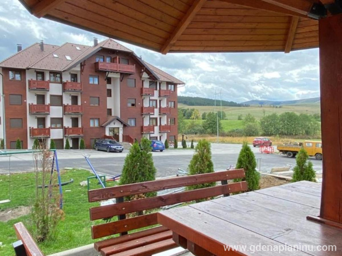 Apartman Golden Hill, частни квартири в града Zlatibor, Сърбия - Покрито пространство в двора
