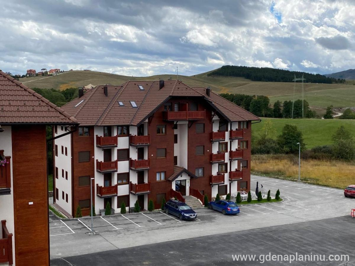 Apartman Golden Hill, частни квартири в града Zlatibor, Сърбия - Изглед от апартамента