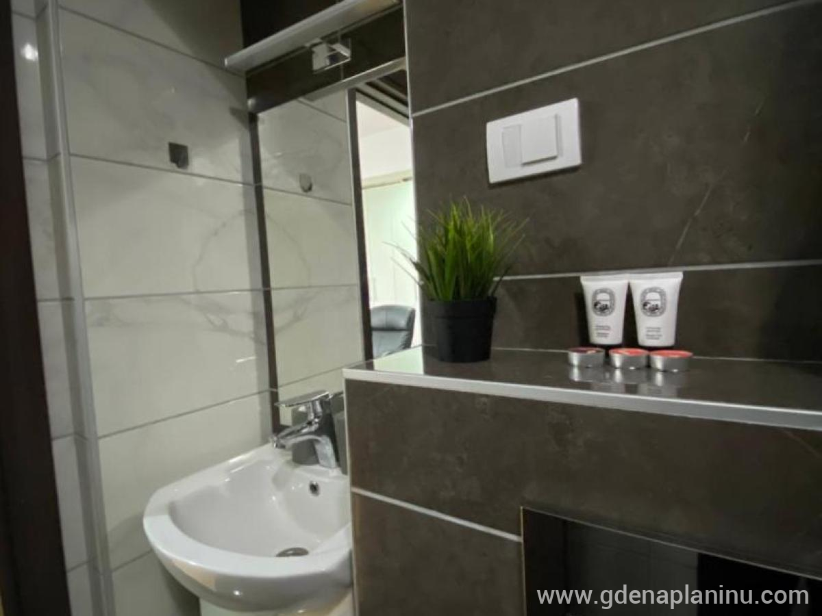 Apartman Golden Hill, частни квартири в града Zlatibor, Сърбия - Баня