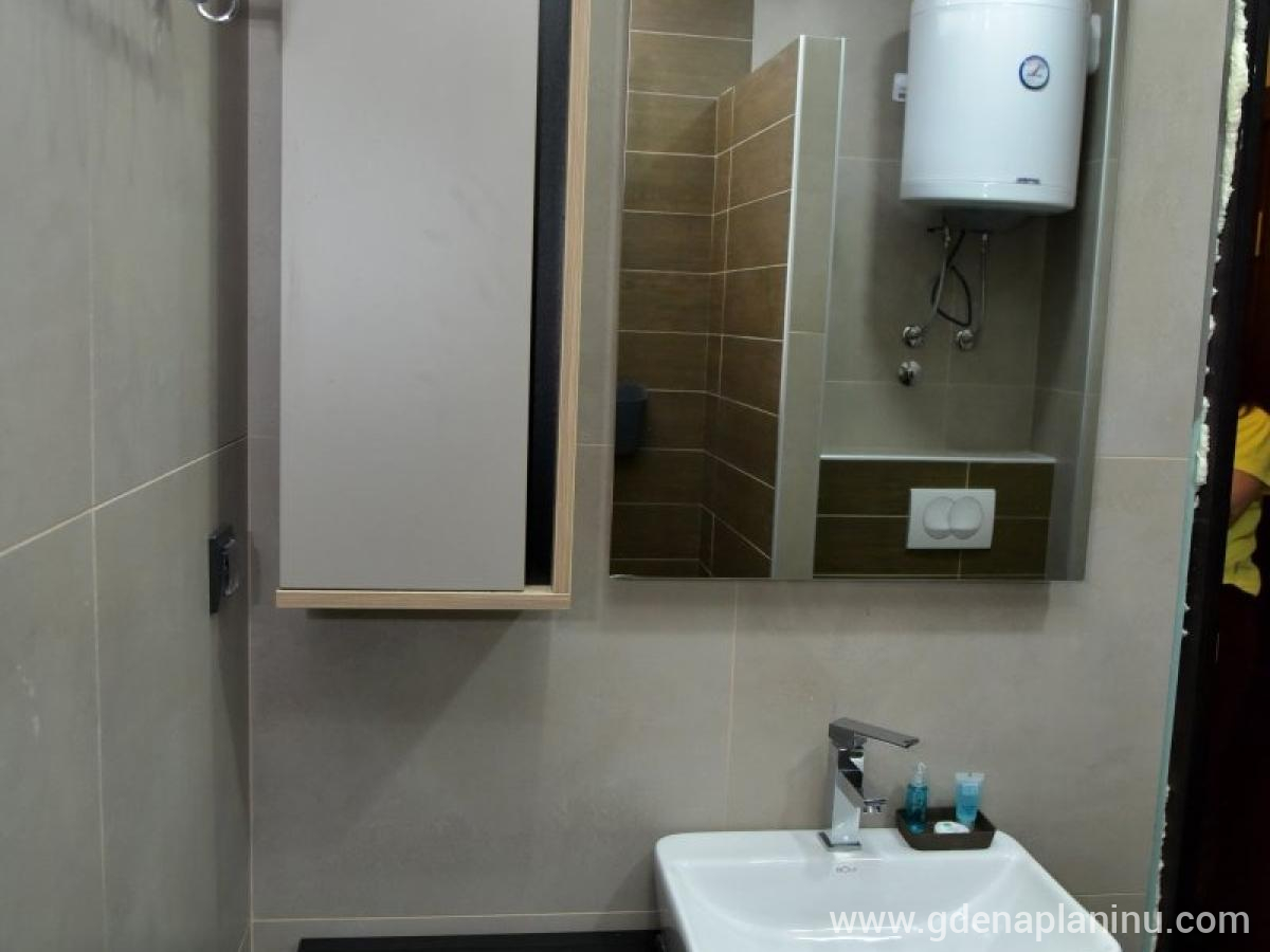 Milmari A12, privat innkvartering i sted Kopaonik, Serbia - Lavabo i ogledalo