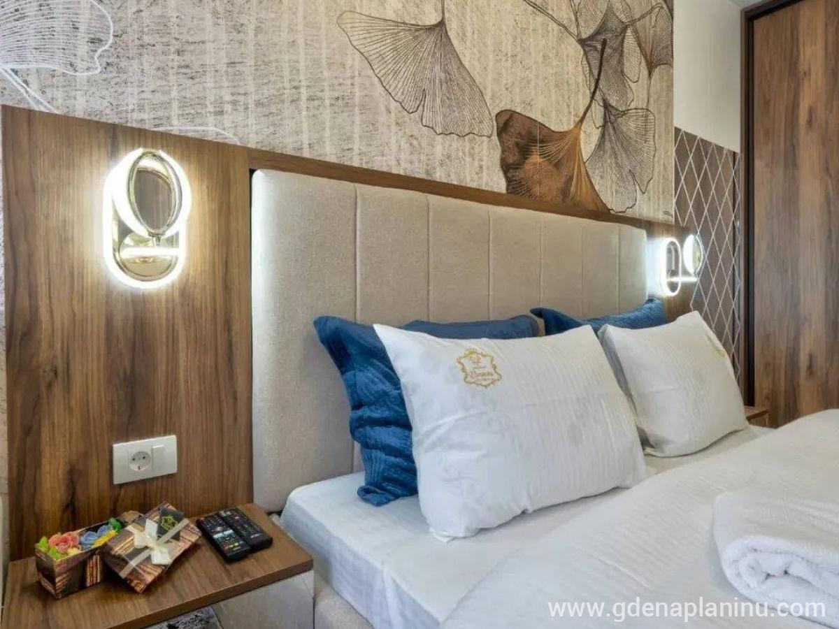 Apartman Omorika, alloggi privati a Zlatibor, Serbia - Bračni krevet