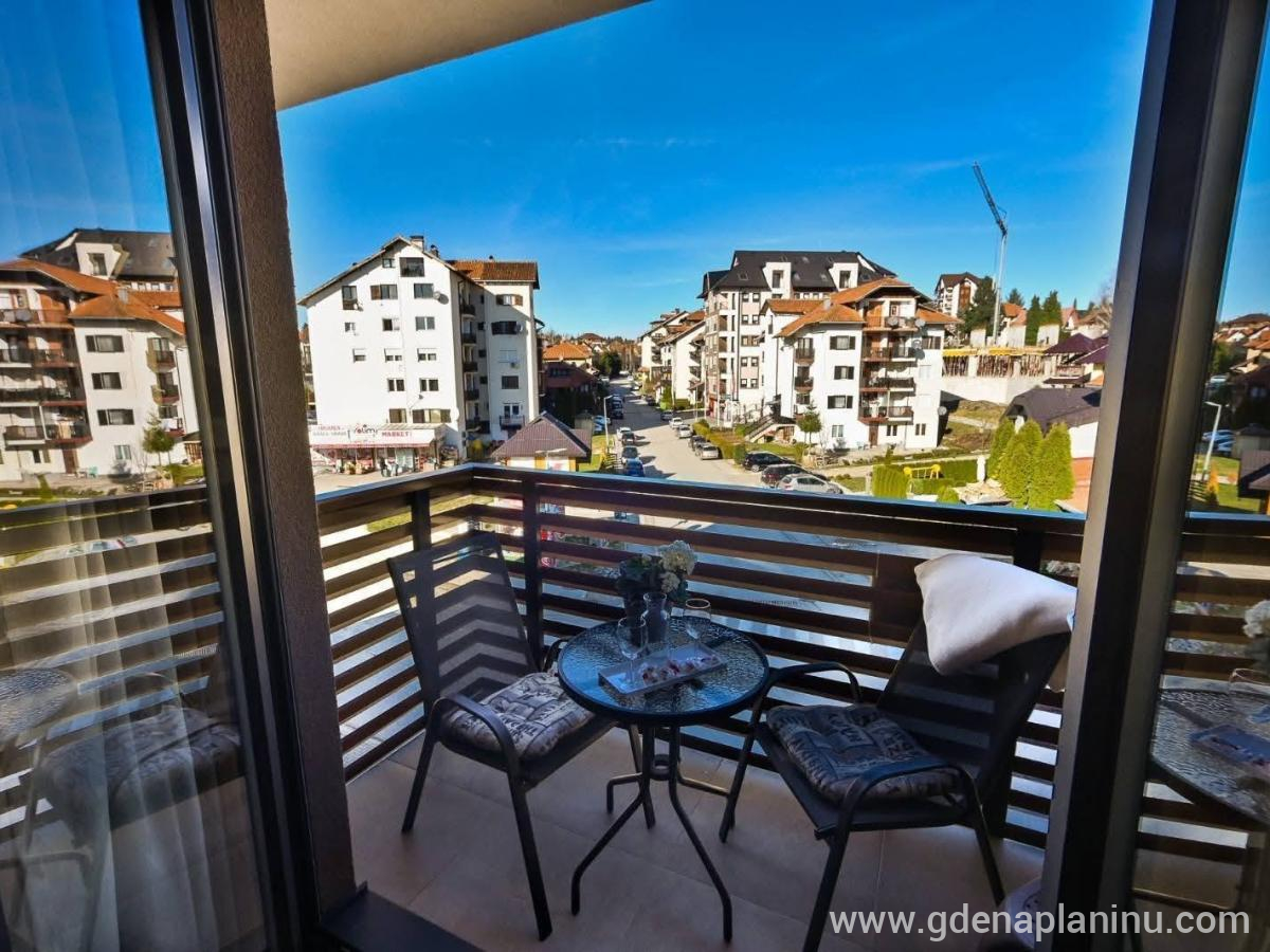 Apartman Zlatiborska pahulja 1, privat innkvartering i sted Zlatibor, Serbia - Terasa i pogled