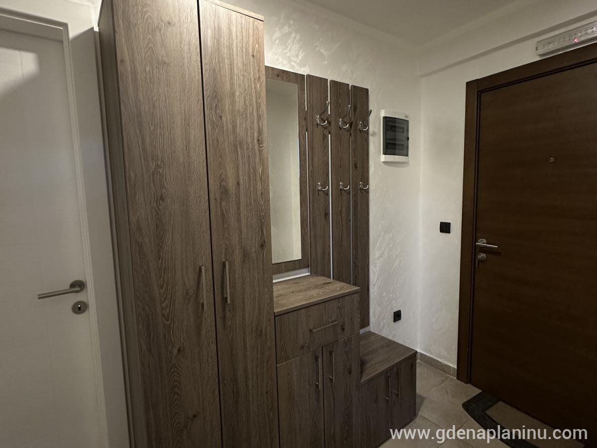 Apartman Pahuljica S59 Milmari, Частный сектор жилья Kopaonik, Сербия - Garderobni ormar