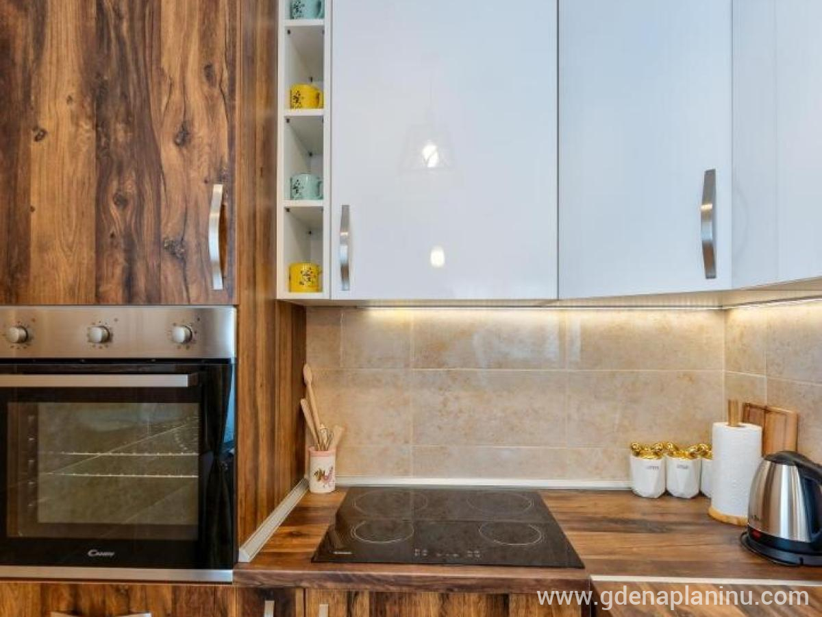 Apartman Stefanović, ενοικιαζόμενα δωμάτια στο μέρος Zlatibor, Σερβία - Kuhinja sa rernom