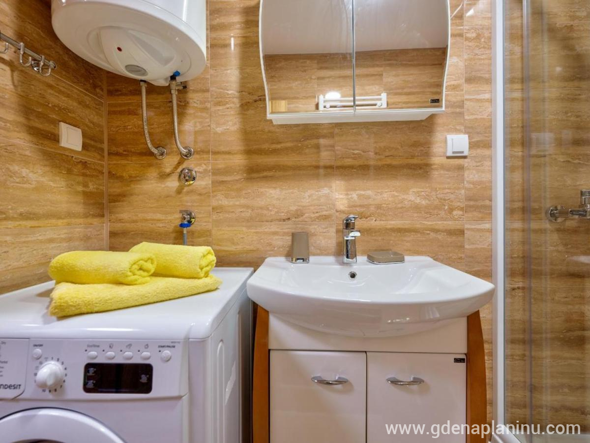 Apartman Stefanović, ενοικιαζόμενα δωμάτια στο μέρος Zlatibor, Σερβία - Kupatilo i mašina za veš