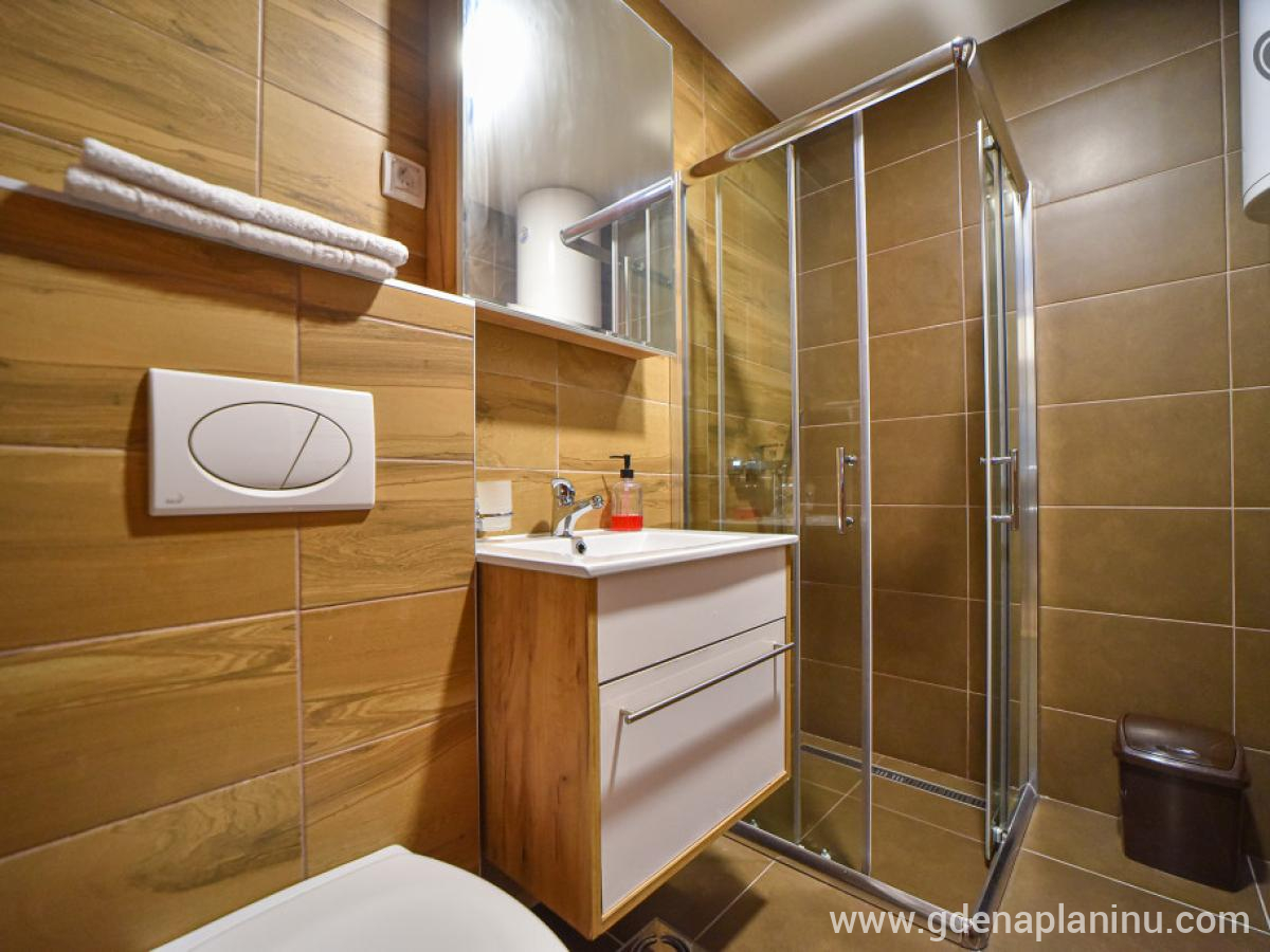 Apartman Zvezdana noć, alojamiento privado en Zlatibor, Serbia - Kupatilo sa tuš-kabinom