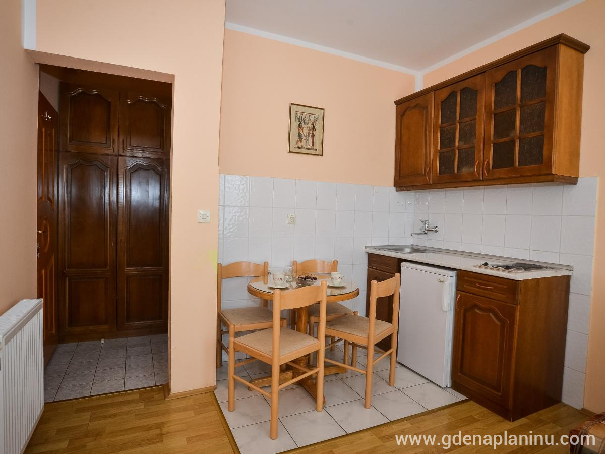 Vila Zlata, Leilighet 6 - ettromsleilighet, privat innkvartering i sted Zlatibor, Serbia - Kjøkken og spiseplass