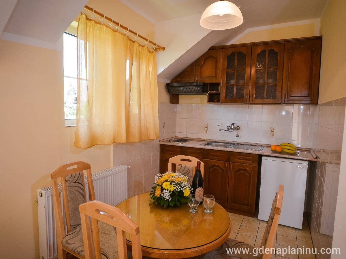 Vila Zlata, 4. apartman, Magán szállás a községben Zlatibor, Szerbia - Konyha és étkező