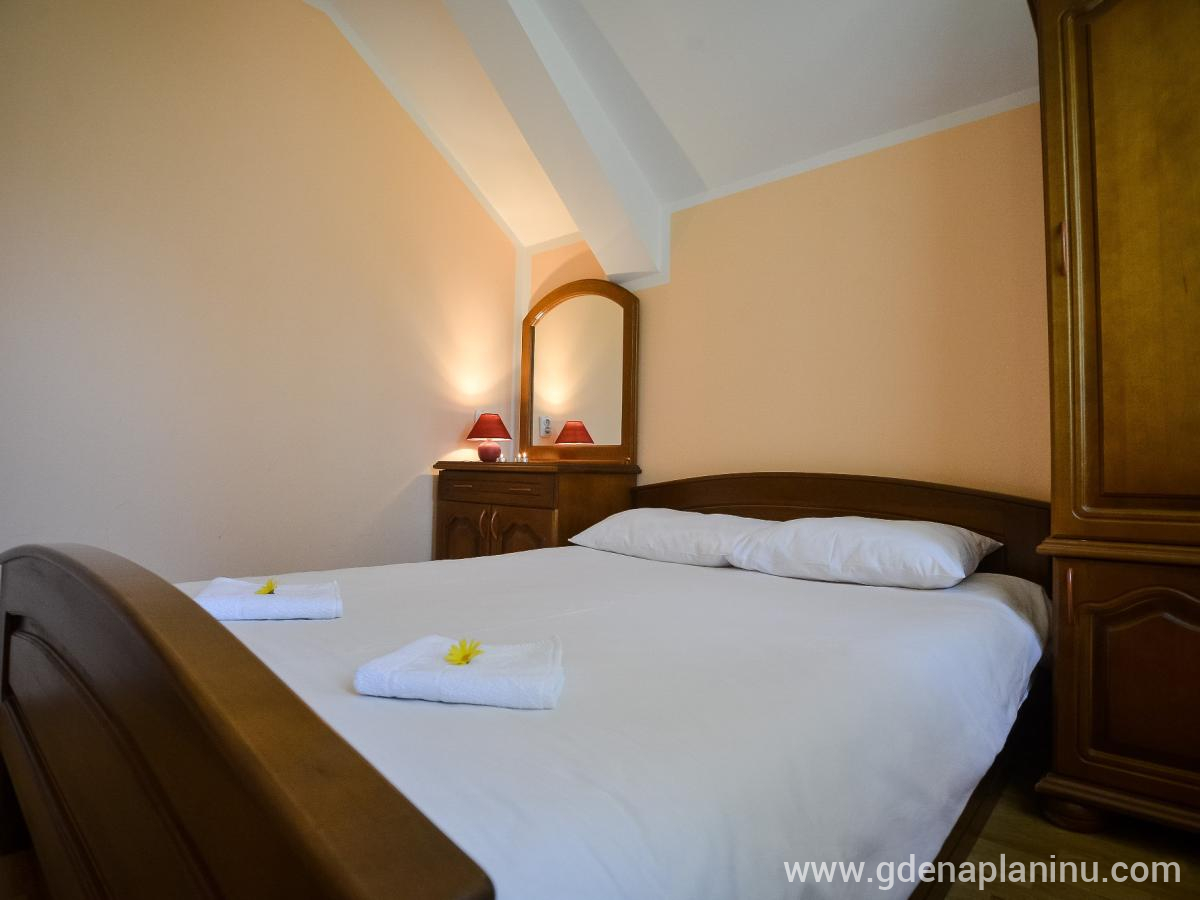 Vila Zlata, 4. apartman, Magán szállás a községben Zlatibor, Szerbia - Hálószoba