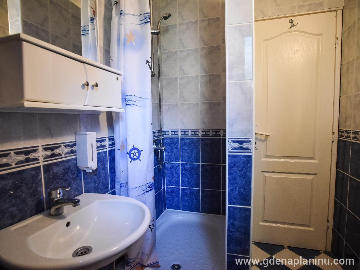 Vila Zlata, Ettromsleilighet 2, privat innkvartering i sted Zlatibor, Serbia - Bad