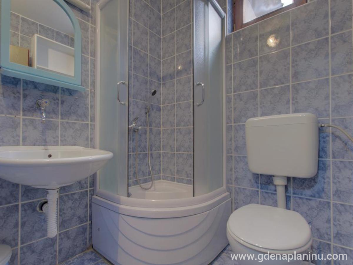 Apartmani Bili, APARTMAN S 3 SPAVAĆE SOBE, 2 DNEVNE SOBE, 2 KUHINJE I KAMINOM, privat innkvartering i sted Jahorina, Bosnia og Hercegovina - ag11jpg-1