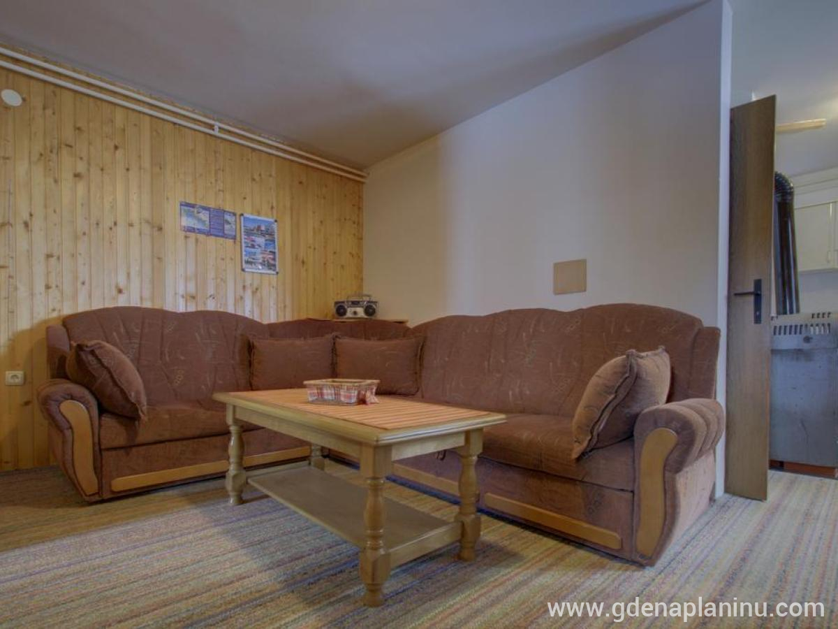 Apartmani Bili, APARTMAN S 3 SPAVAĆE SOBE, 2 DNEVNE SOBE, 2 KUHINJE I KAMINOM, privat innkvartering i sted Jahorina, Bosnia og Hercegovina - ag8-1