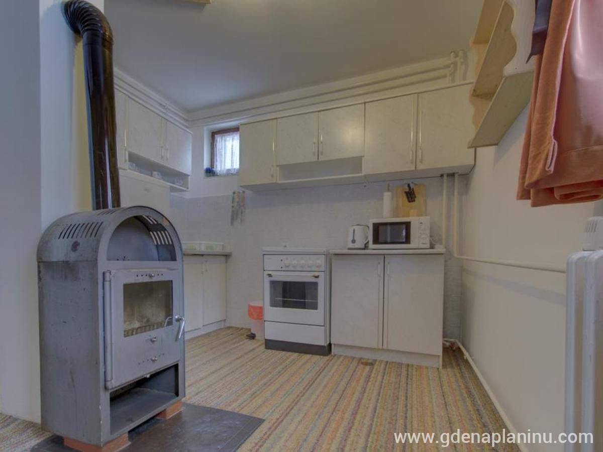 Apartmani Bili, APARTMAN S 3 SPAVAĆE SOBE, 2 DNEVNE SOBE, 2 KUHINJE I KAMINOM, privat innkvartering i sted Jahorina, Bosnia og Hercegovina - ag9-1