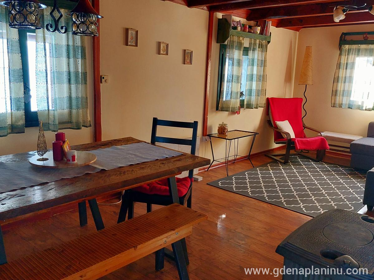 Vikendica Majstorović, Chalet en rondins Majstorovic, logement privé à Divčibare, Serbie