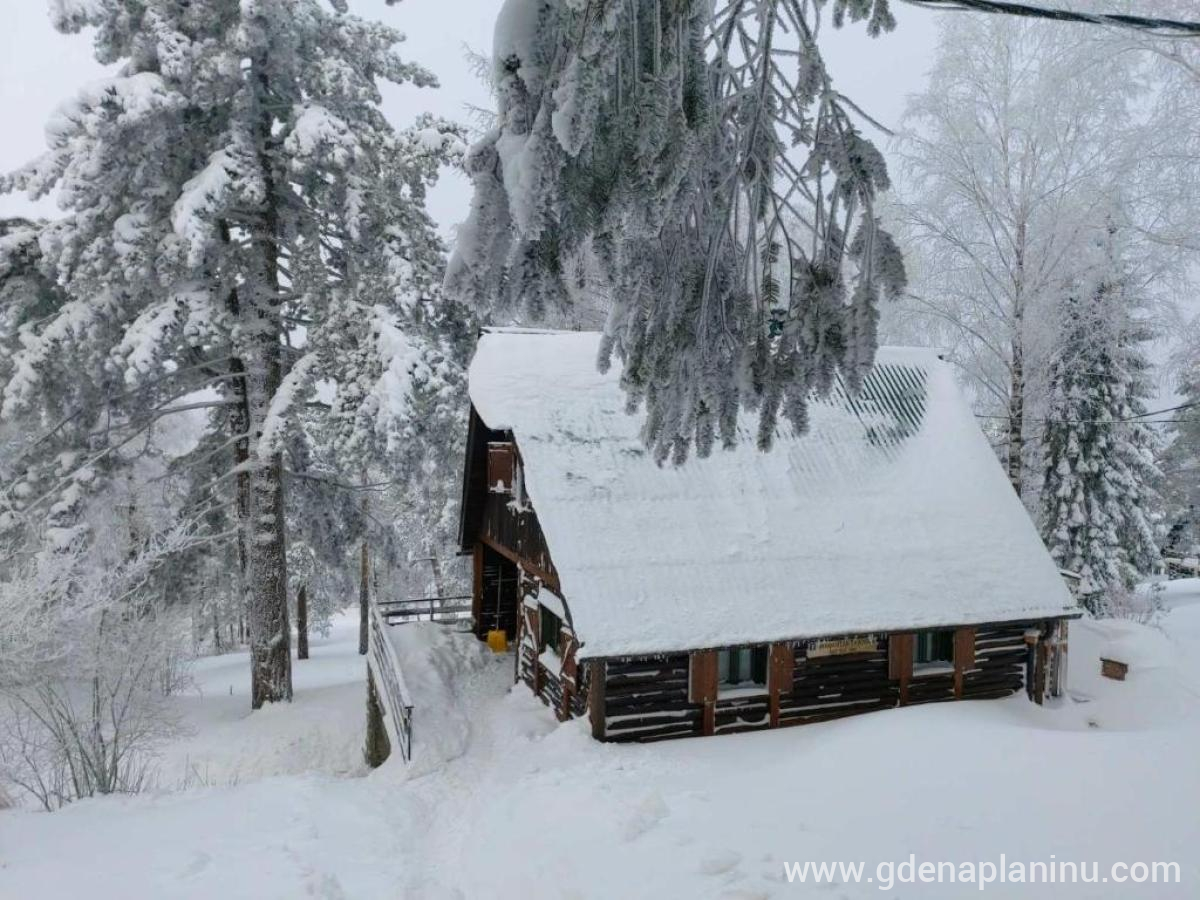 Vikendica Majstorović, Chalet en rondins Majstorovic, logement privé à Divčibare, Serbie