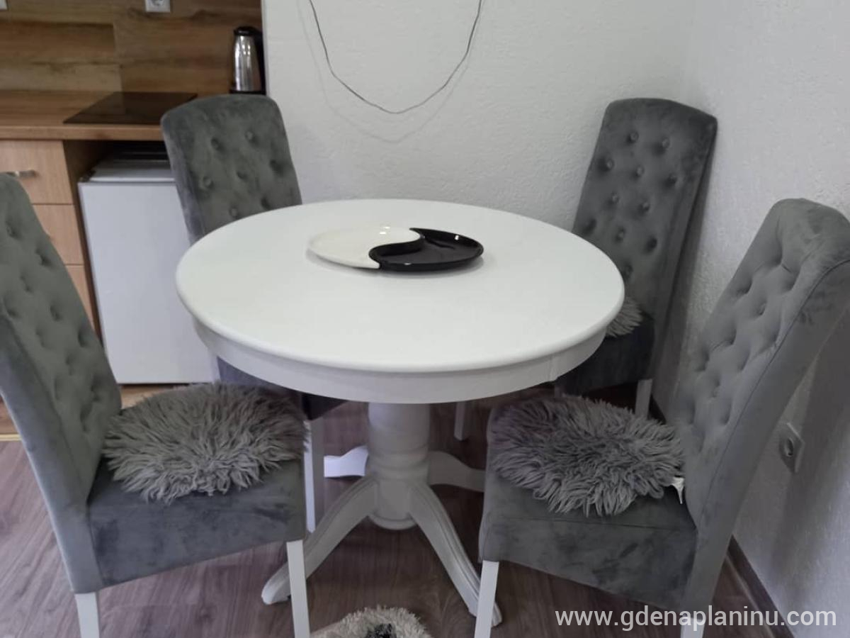Vila Jahorinski Raj, Apartman A4, logement privé à Jahorina, Bosnie et Herzégovine - viber_slika_2023-02-06_16-36-00-462