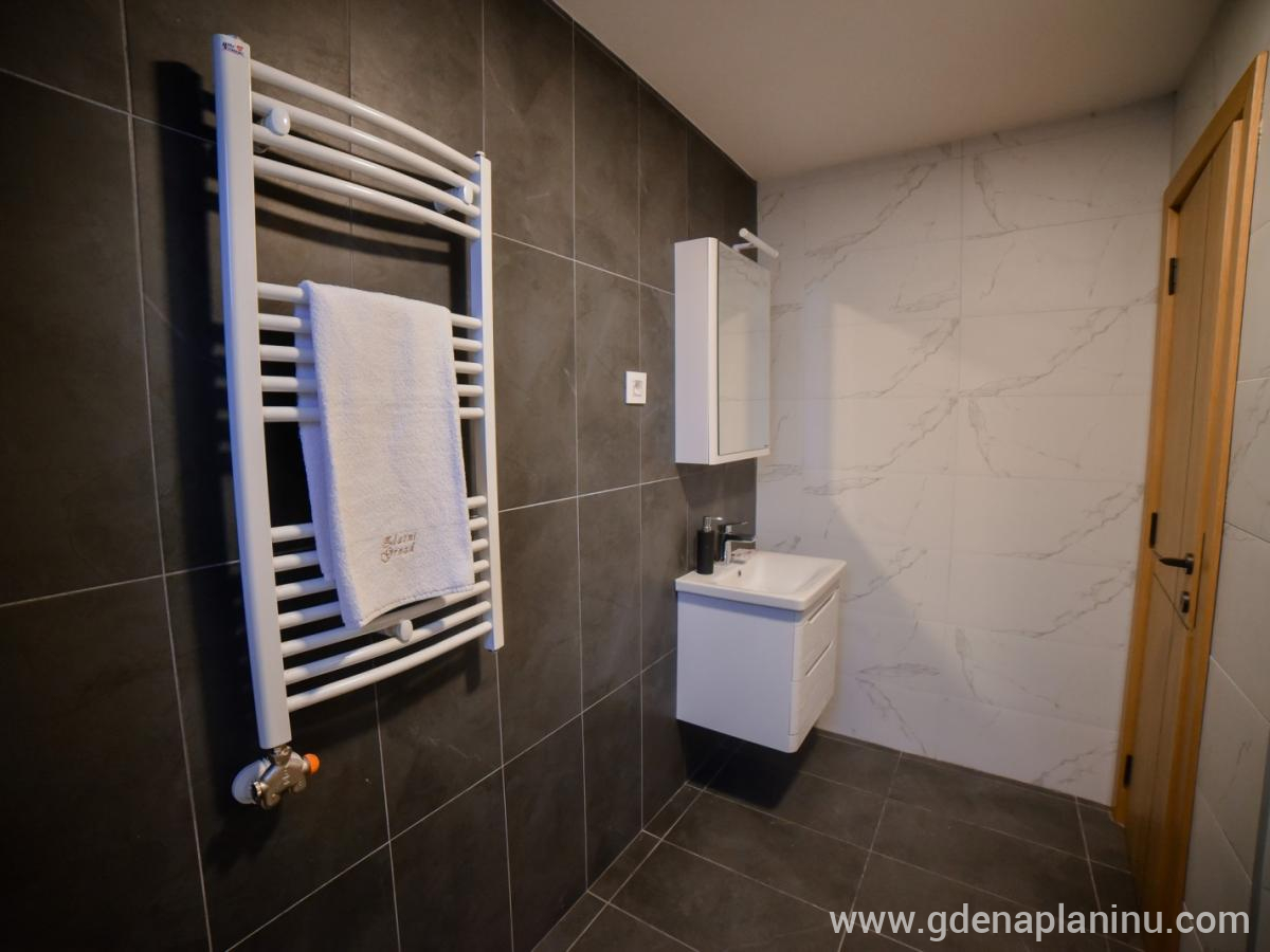 Apartman Zlatni Grozd, Apartman 12, alloggi privati a Zlatibor, Serbia - viber_image_2023-07-01_22-05-22-524