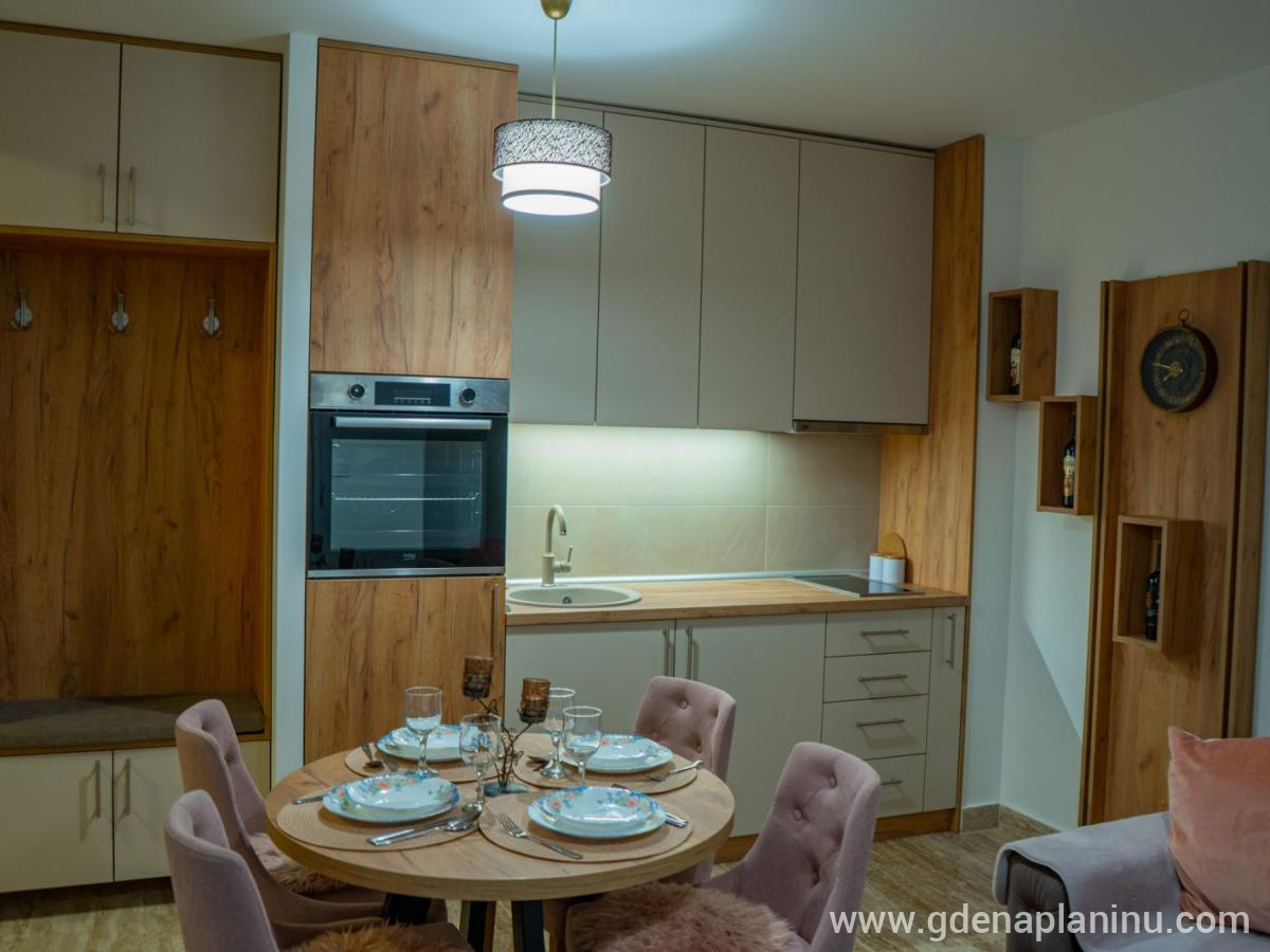 Apartman Zlatni Grozd, Apartman 14, logement privé à Zlatibor, Serbia - viber_image_2023-07-01_22-08-55-836