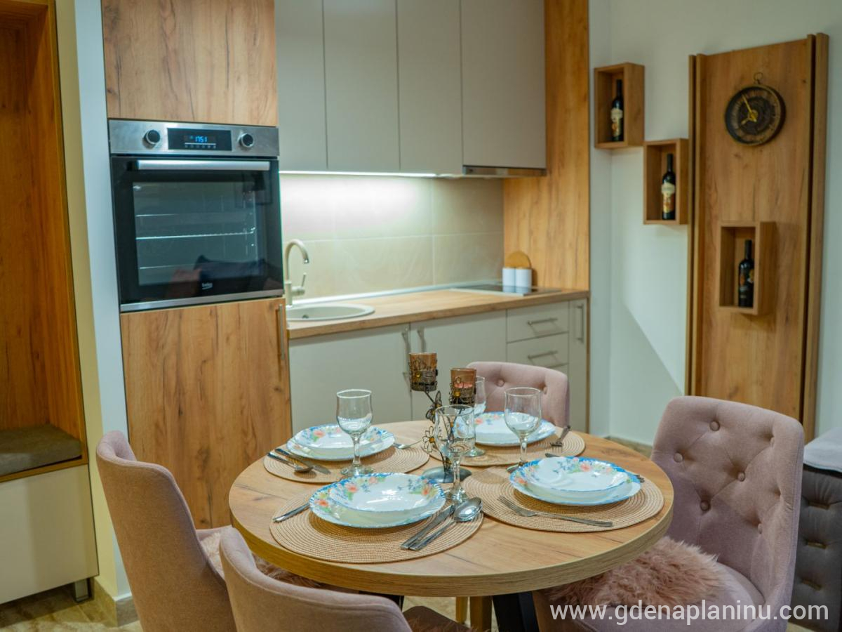 Apartman Zlatni Grozd, Apartman 14, logement privé à Zlatibor, Serbia - viber_image_2023-07-01_22-08-57-748