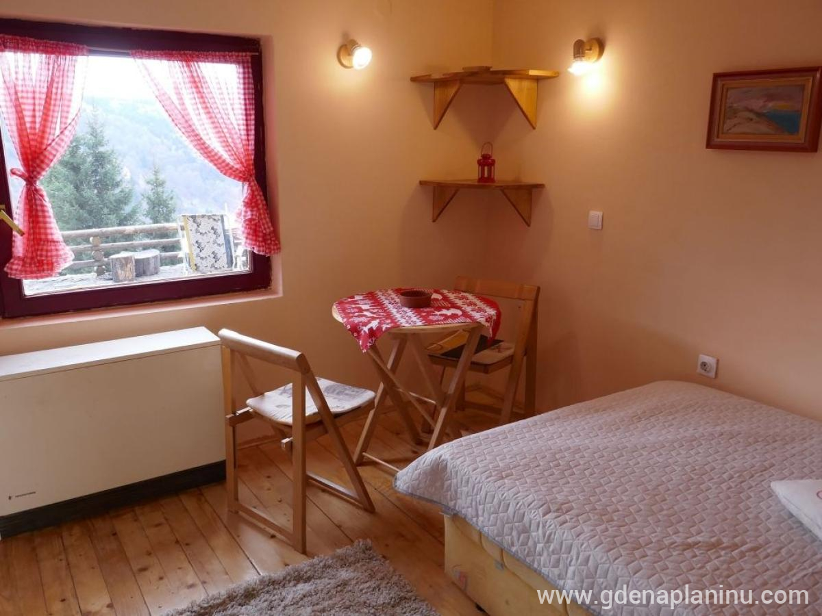 Planinska kuća Savić, Studio at Planinska kuća Savić, private accommodation in city Kopaonik, Serbia - Studio, trpezarijski kutak